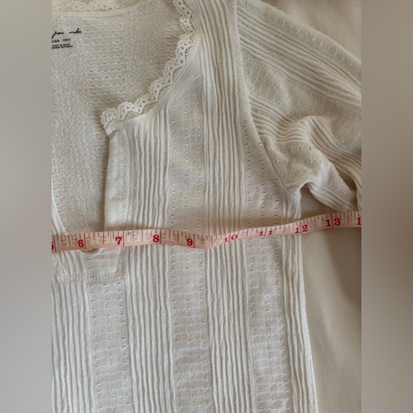 Urban Outfitters White Ribbed V-Neck Cropped Knit Top - Picture 4 of 4